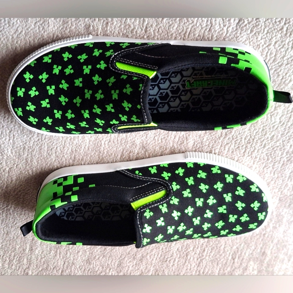 Minecraft Boy Slip on School Casual Shoes Size 4 - Picture 2 of 4
